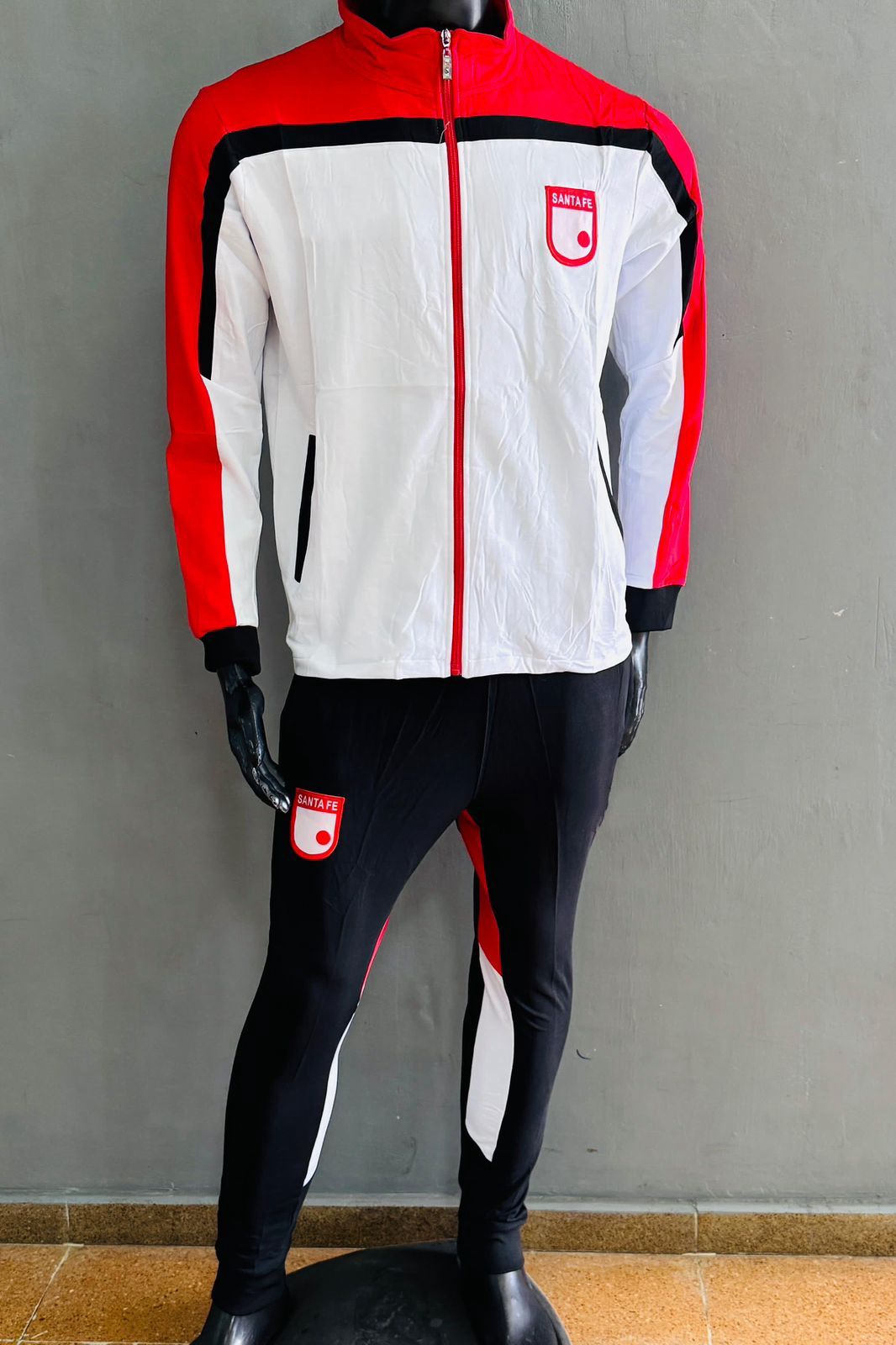 SUDADERA COMPLETA DE PRESENTACION INDEPENDIENTE SANTAFE 2025